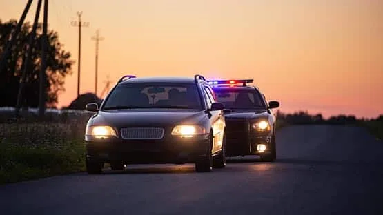 Le conducteur de conduite distrait arrêté par la police